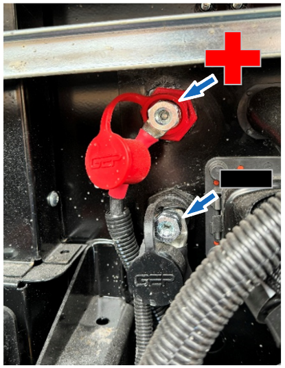 Figure 32 – Voltage measurement on the passthrough studs.